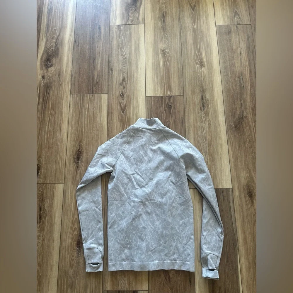 Gymshark womens Gray Zip Up athletic Sweater size small